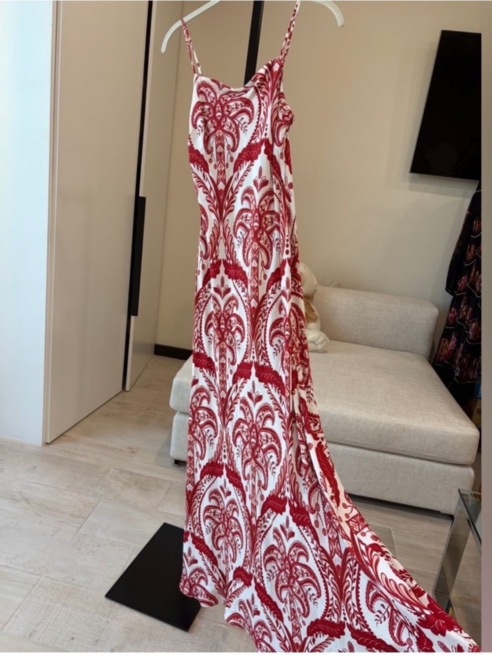 Farm Rio: Off-White Tropical
Cameo Slip Lenzing™ Ecovero™ Maxi Dress DT - Picture 8 of 10